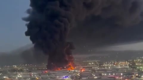 Breaking News: US Mexico border under atack, large fire seen