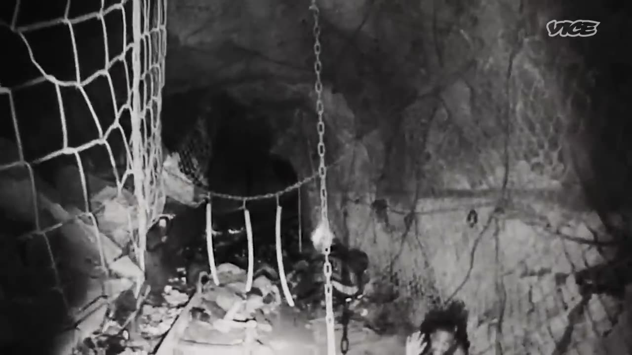 Must Watch!!! extremely underground gold wars!!😱