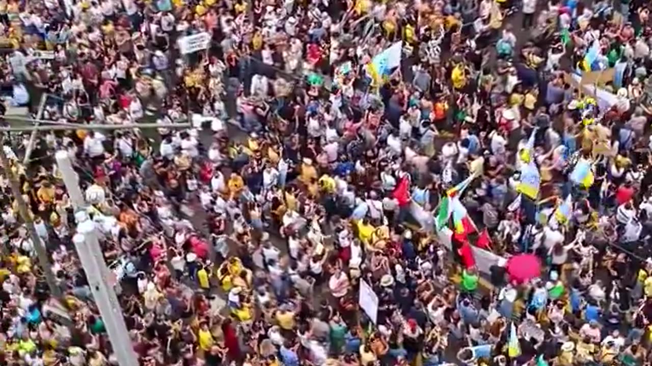 Impresionante manifestación en las calles de Canarias.