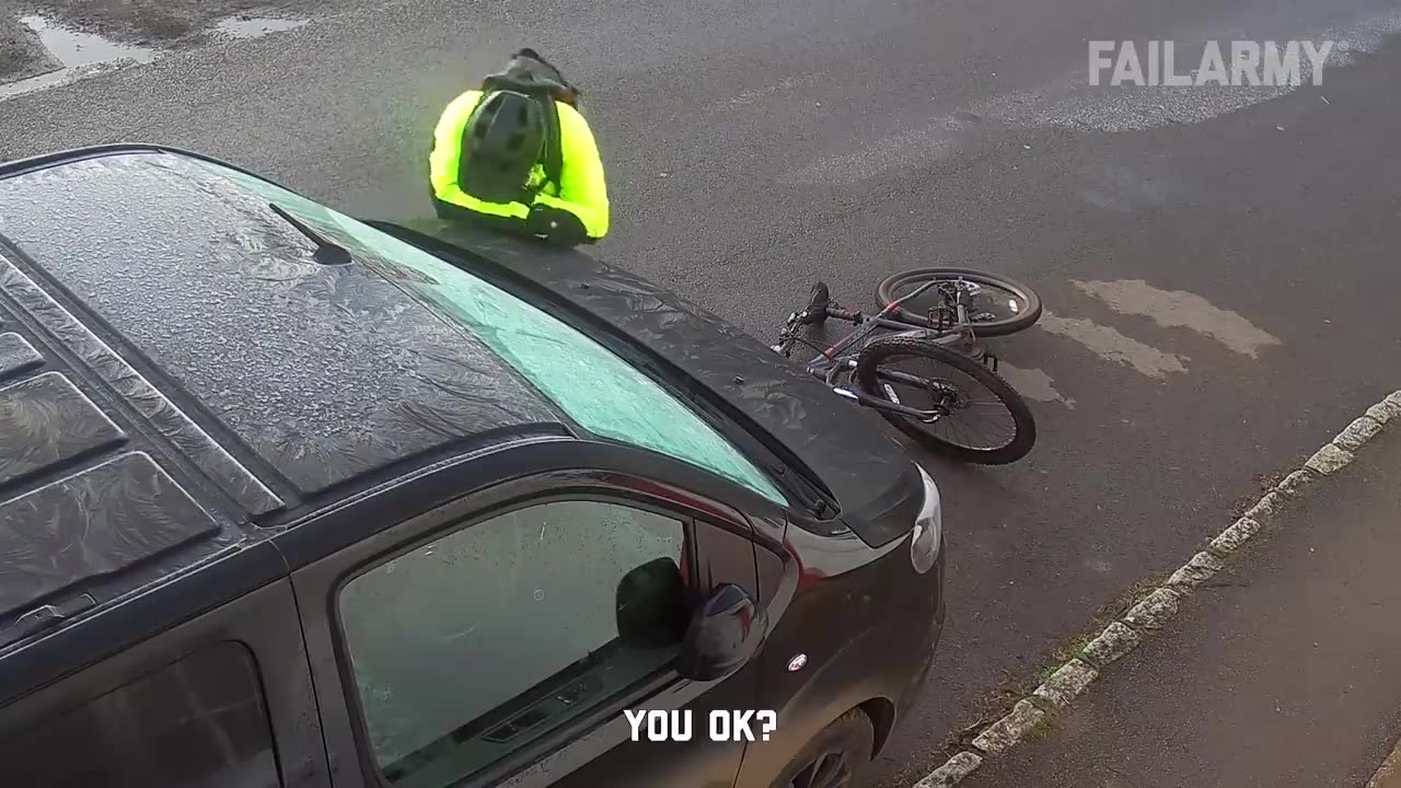 Idiots On Bikes - Hilarious Cyclist Fails Compilation