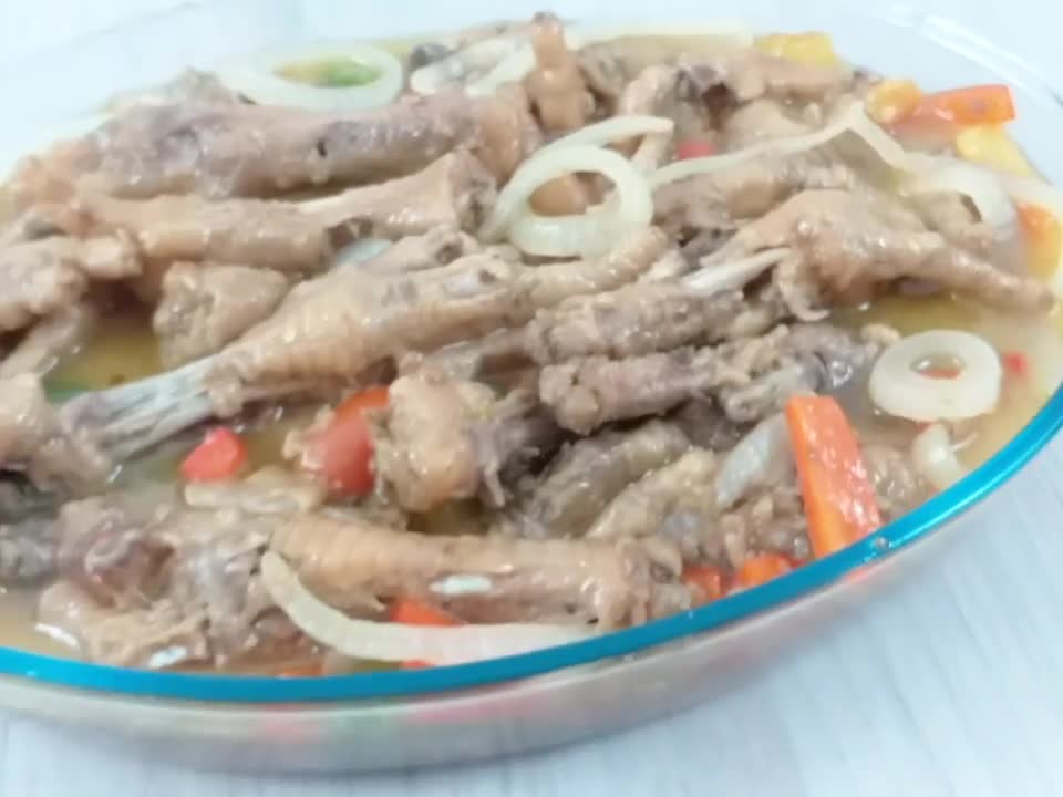 Pé de frango ao molho, muito fácil e delicioso!
