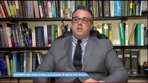 Mulher tem casa invadida