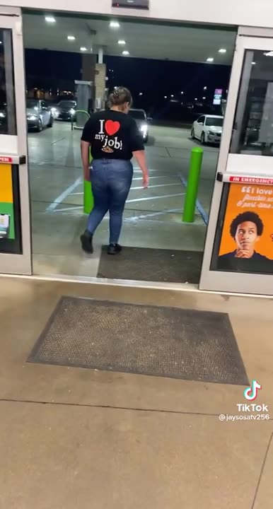 Woman trashes convenience store because they didn't have her smokes while wearing "I ❤️my Job" shirt