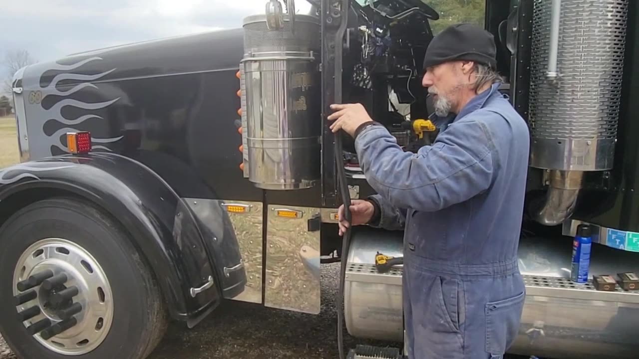 BEHIND THE DOOR PANELS on a FREIGHTLINER CLASSIC , PART 3