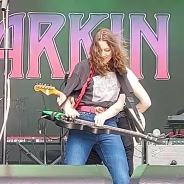 Megan Lovell (Larkin Poe) - LIVE @ 420Fest (Short 3)