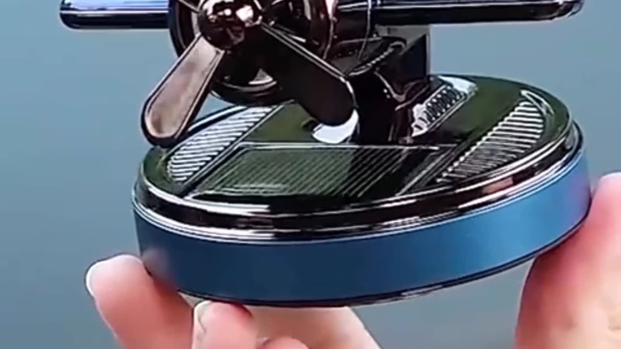 Solar Car Aroma Diffuser, Helicopter Shape Solar Rotating Car Essential Oil Diffuser Car