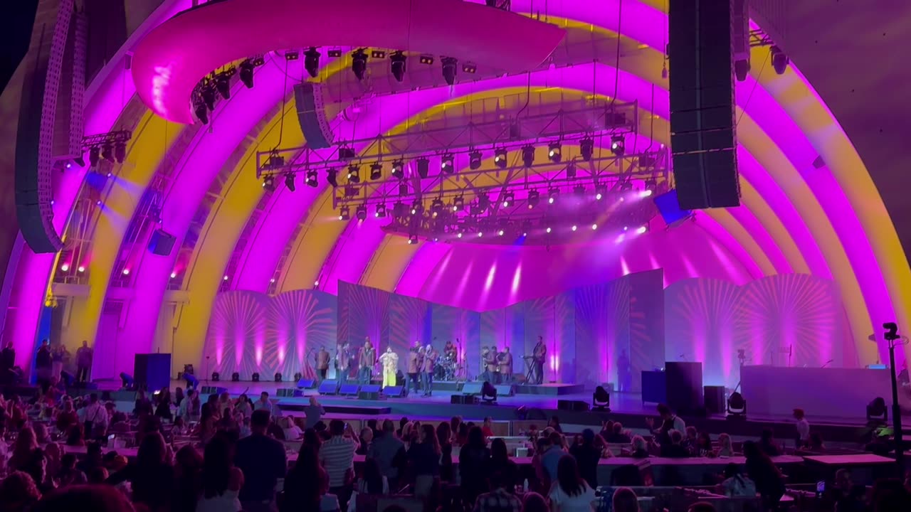 Hollywood Bowl ~ Los Hermanos Flores ~ La Bala