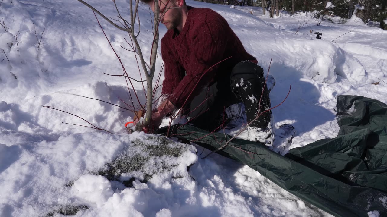 3 Days Solo Winter Camping - deep snow, no tent, below -20°C