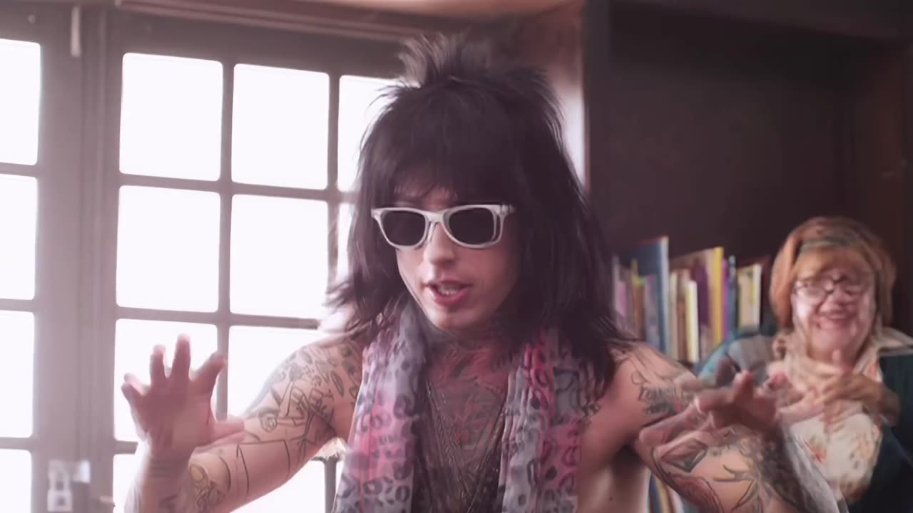 Falling In Reverse - I'm Not A Vampire