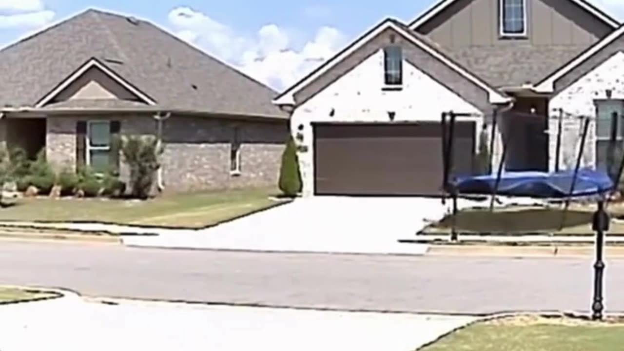 Watch: Trampoline Takes Flight in Strong Winds—Amazon’s “New Delivery System”? 🌪️😂