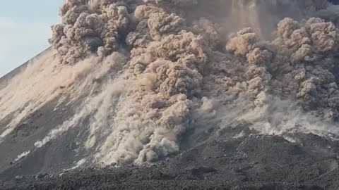 Krakatoa volcano explodes: spectacular huge eruption two months before 2018 tsunami