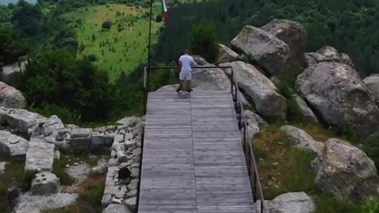 ПОРЕДИЦАТА БЪЛГАРИ ЮНАЦИ- ПЕРПЕРИКОН