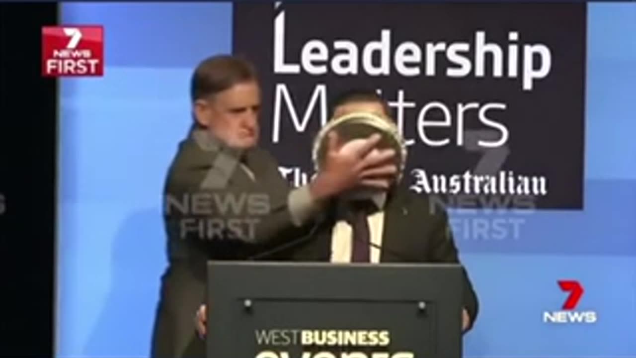 👍Airline CEO Who Pushed For Vax Mandates Gets PIE In His Face!😂