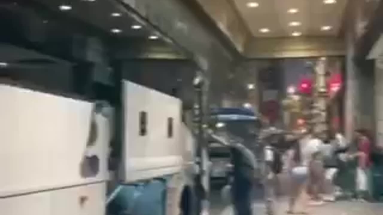 𝗣𝗿𝗼𝘁𝗲𝘀𝘁𝘀 𝗮𝗻𝗱 𝗖𝗵𝗮𝗼𝘀 𝗶𝗻 𝗡𝗬𝗖