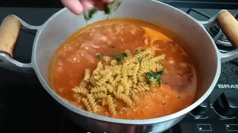 Macarrão cremoso de uma panela só, super fácil e delicioso!