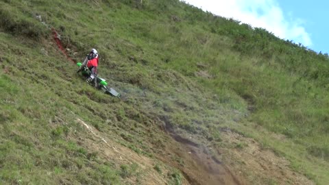 1000 CC 2T Kawasaki skip the extreme climbs