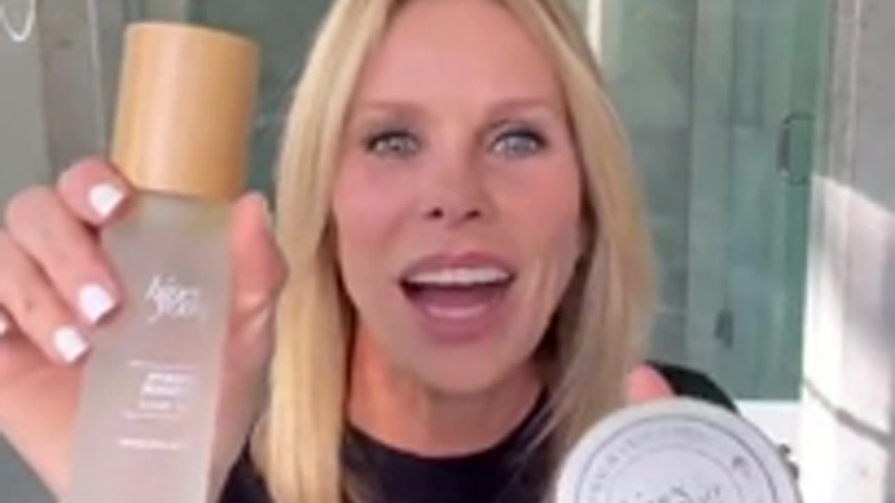 CHERYL HINES POSTS VIDEO OF RFK JR. SHOWERING TO PROMOTE HER ‘MAHA’ CANDLE LINE