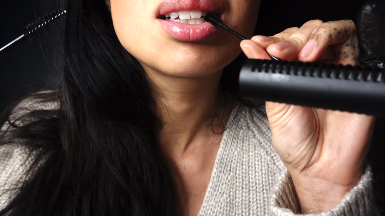 ASMR NIBBLING WET MOUTH SOUNDS LITTLE BRUSHES