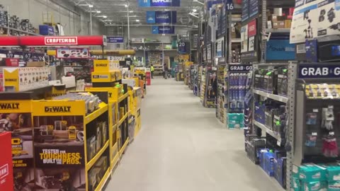 BLACK FRIDAY - PRAZNE TRGOVINE