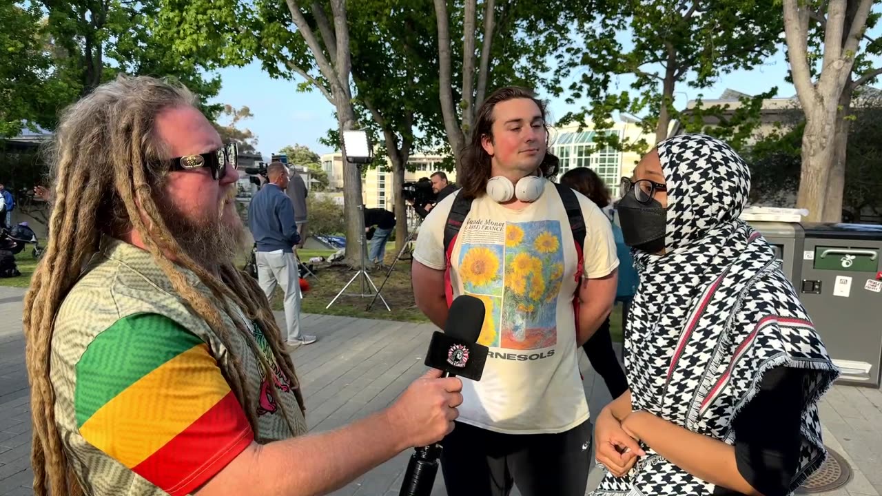 LIVE In SAN DIEGO : Pro Palestine Protest Pops off. - Matt Baker (slave2liberty)