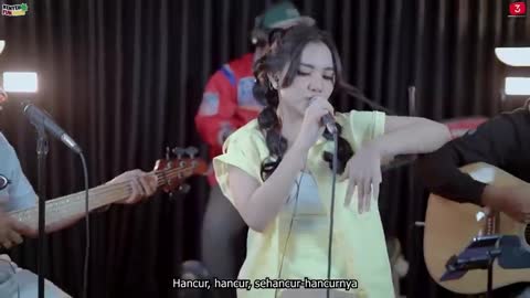 BANDAR MINYAK TANAH - 3PEMUDA BERBAHAYA FEAT LALA WIDY