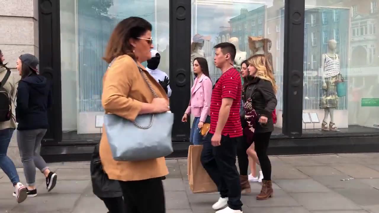 Fake Mannequin Surprises People at Unexpected Time: Mannequin Prank