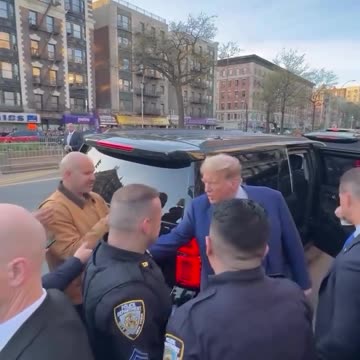 Trump a los agentes de policía de Nueva York: “Sois los mejores”.