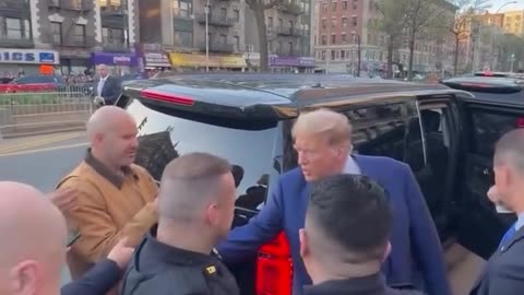 Trump a los agentes de policía de Nueva York: “Sois los mejores”.