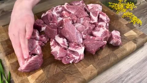 A brilliant trick for meat. Add this and the piece of meat will be very tender!