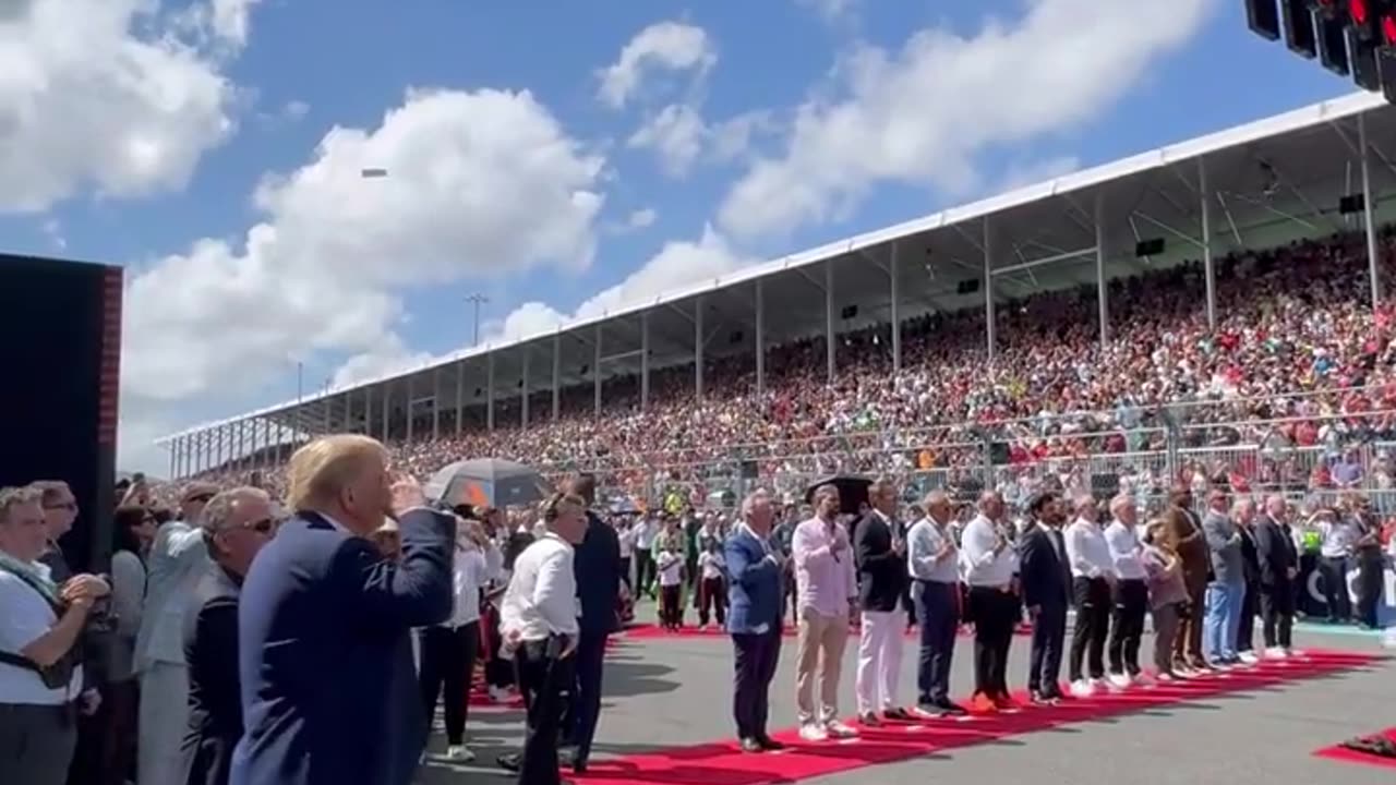 President DonaldTrump salutes to the National Anthem on F1 Pit Lane 🇺🇸