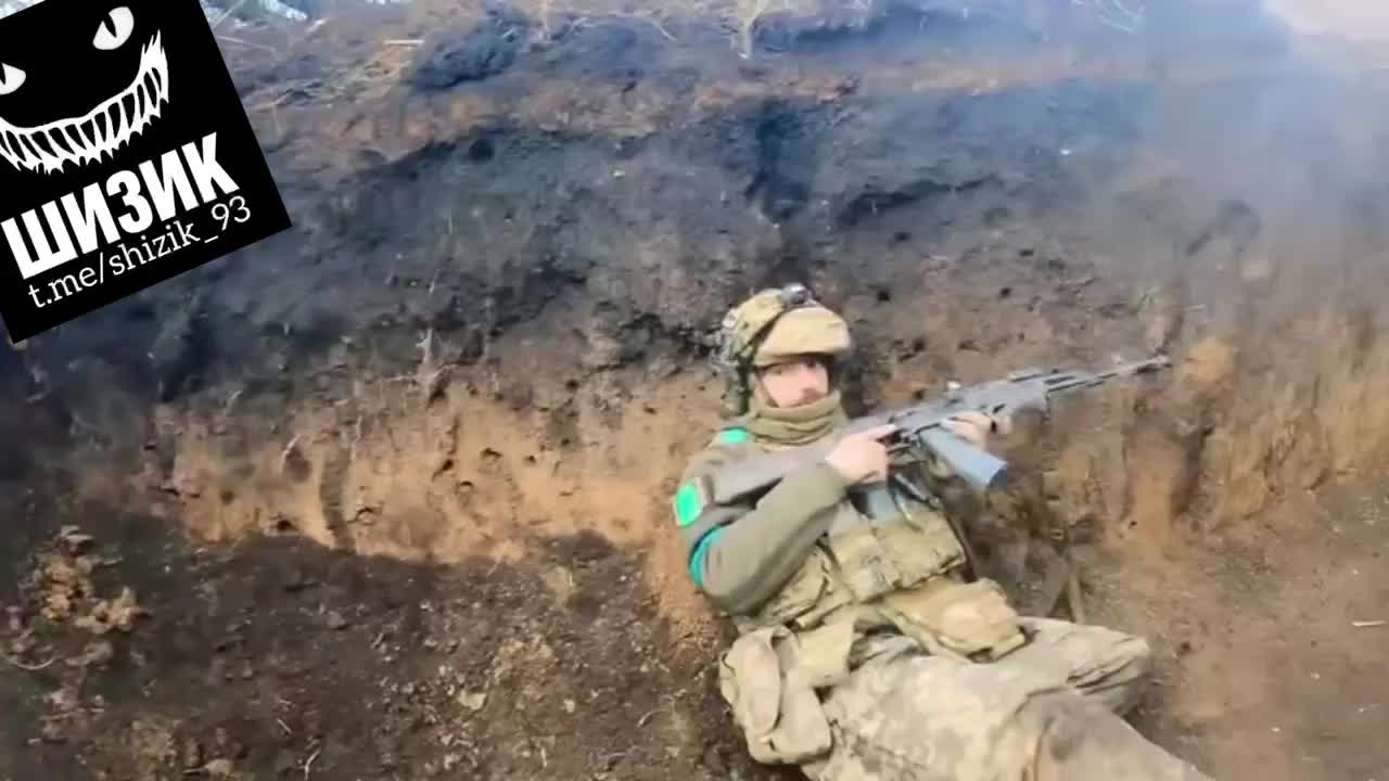 Ukrainians Entering Russian Trench Complex