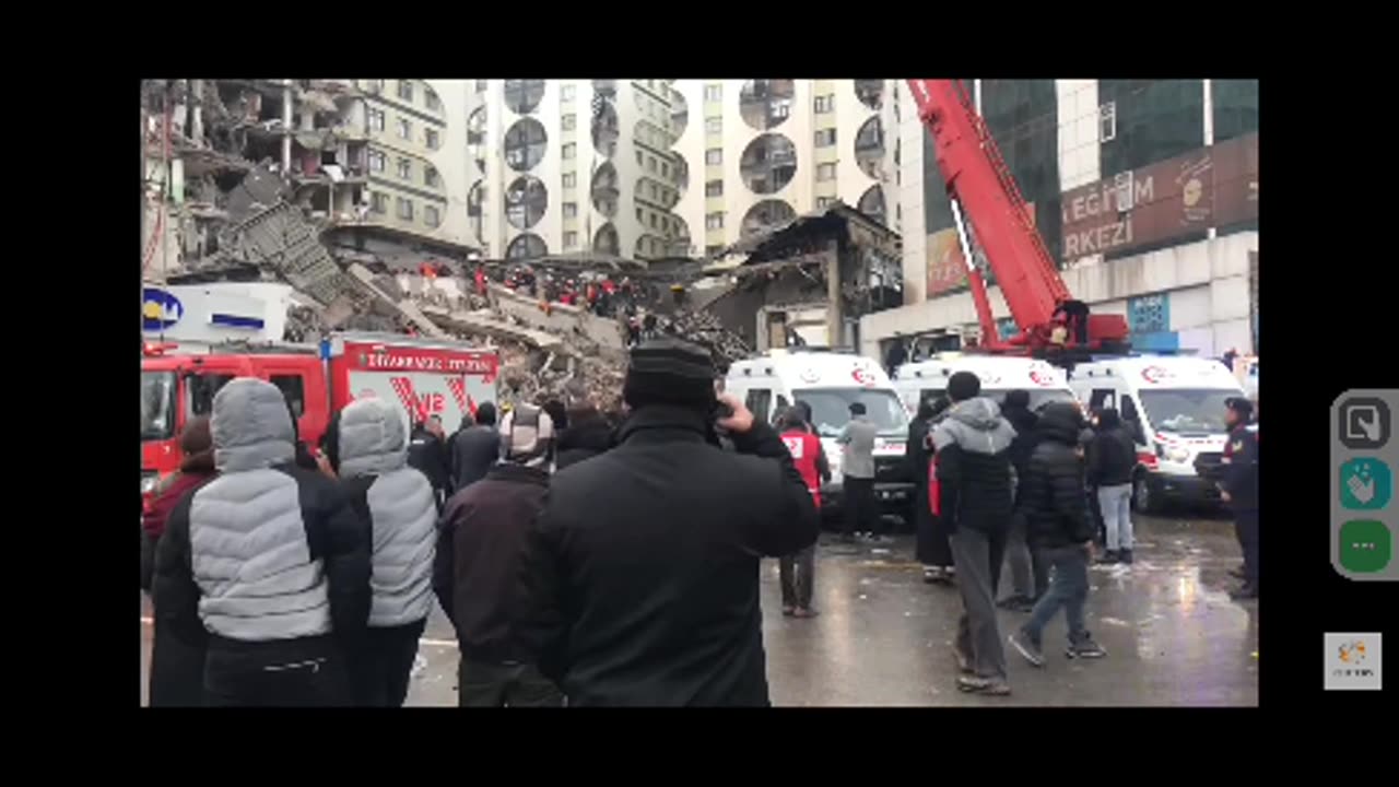 Buildings Falling in Turkey Earthquake Footage