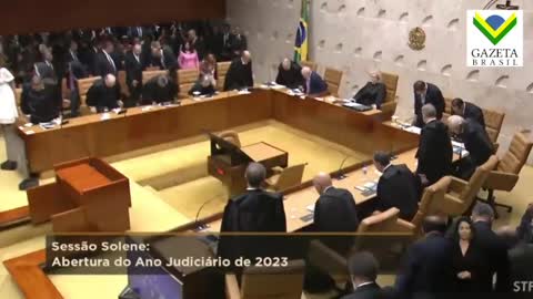 Esqueceram de arrumar a cadeira de Rosa Weber