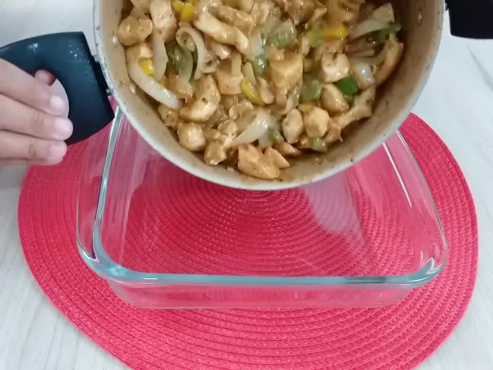 Picadinho de frango na manteiga e no alho. Receita fácil e rápida!