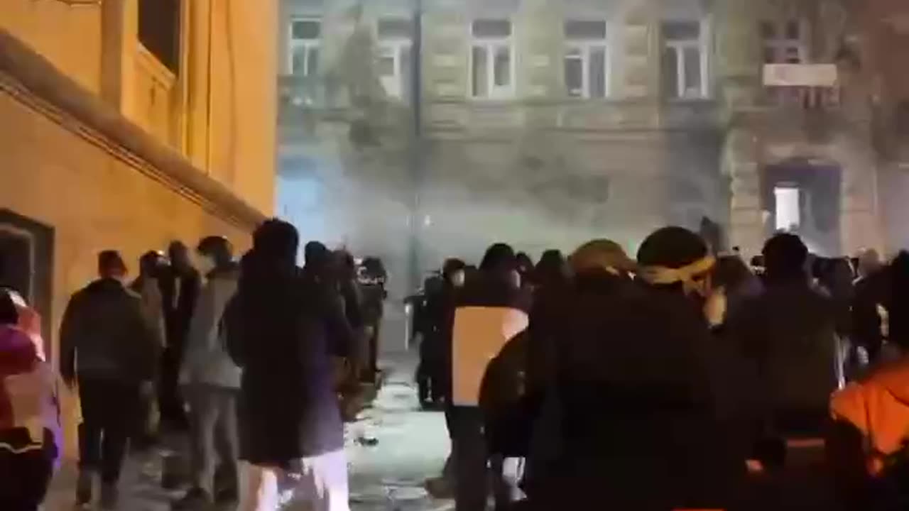 🇬🇪🙏 In Tbilisi, special forces used water cannons to disperse protesters, while