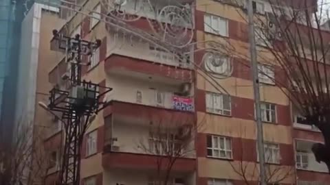 The moment a building collapsed hours after 7.8 #earthquake hits Turkey