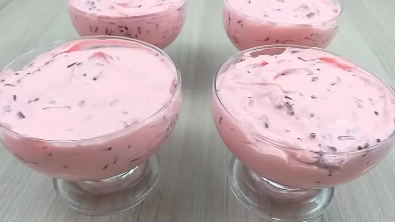 Sobremesa simples e deliciosa! Pronta em 5 minutos.