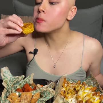 Eating Wingstop today🥰 Next time I need to try the corn dipped in ranch😩