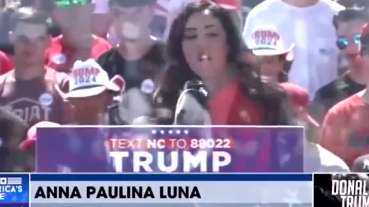 Anna Paulina Luna SBATTE Kamala Harris