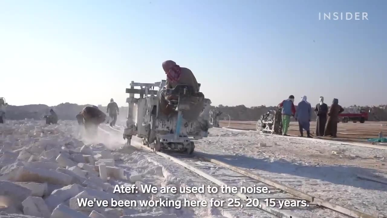 The most extreme job in the world, full of risk to the lives of the stakes