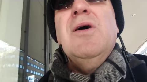 Var tvungen att visa legitimation för polisen. Örebro 13 Okt. 2021