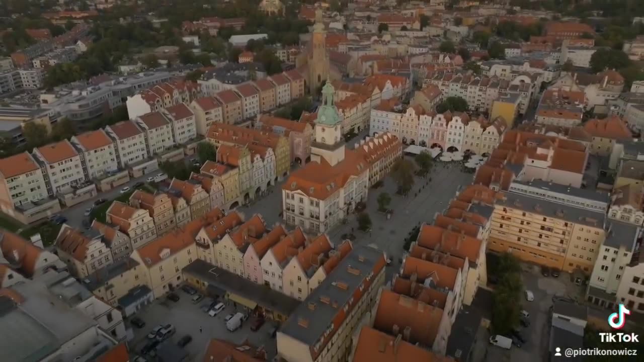 Ten film Tik Tok zablokował, chodzi o milionera który zalał sąsiadów żeby