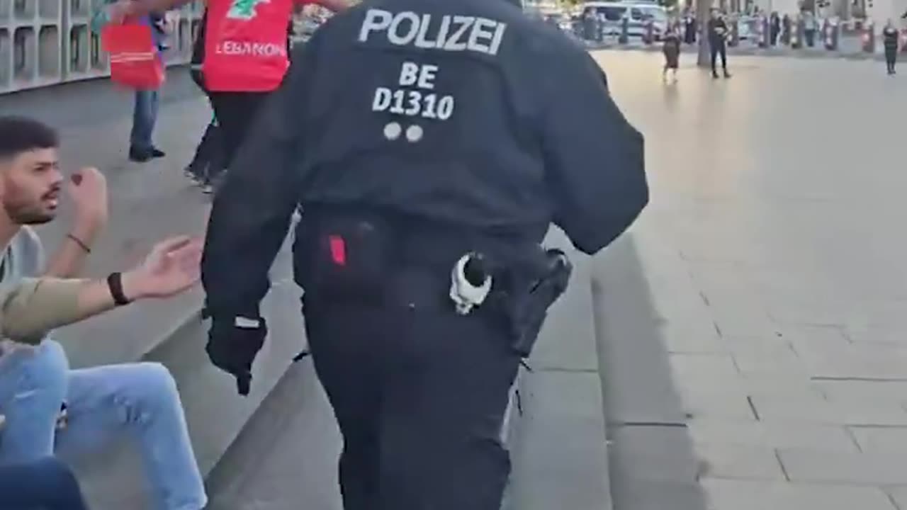 germanpoliceagainstkidpalestineflag