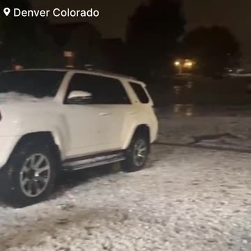 🚨#BREAKING: A destructive hailstorm ranging from tennis balls to baseballs are falling #Denver