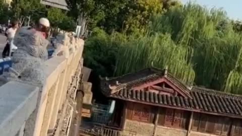 after smashing into #bridge. 120ft houseboat destroyed in 7 seconds. Bystanders shocked. -> LiveLeak