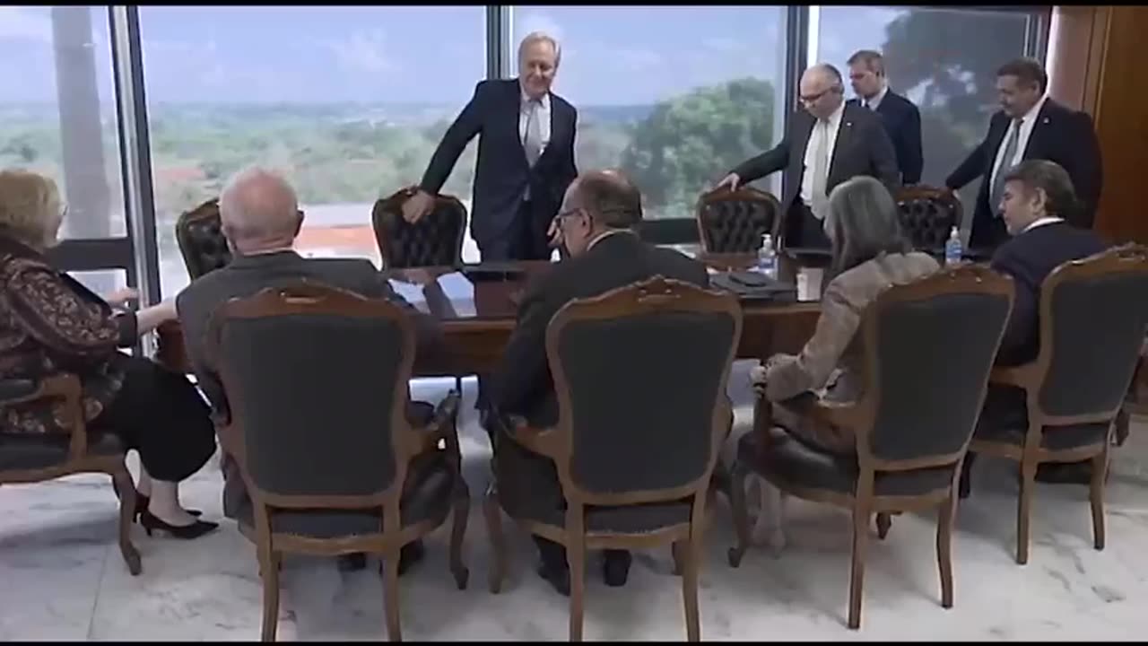 Encontro dos advogados da quadrilha com o chefe, lula, o maior ladrão do Brasil.