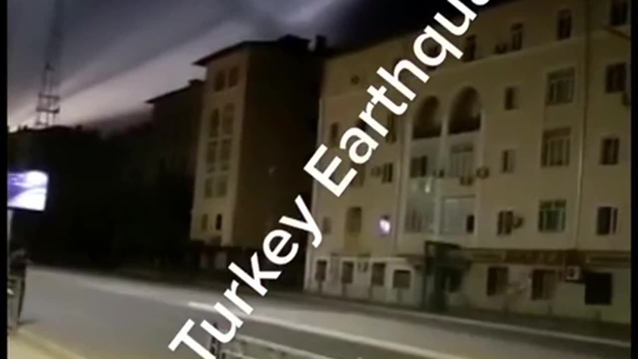 People in Turkey saw this strange light in the sky right before the earthquake