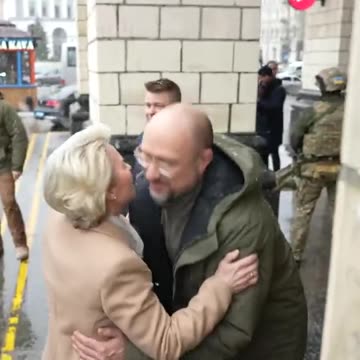 Ma daiiiiii... "Portare la luce in Ucraina"?