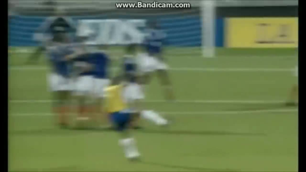 Roberto Carlos amazing free kick for Brazil