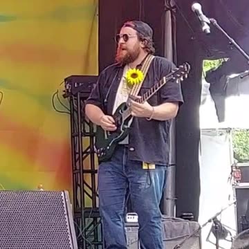 Peter Brazeal (Hedonistas) - LIVE @ 420Fest (Short 2)